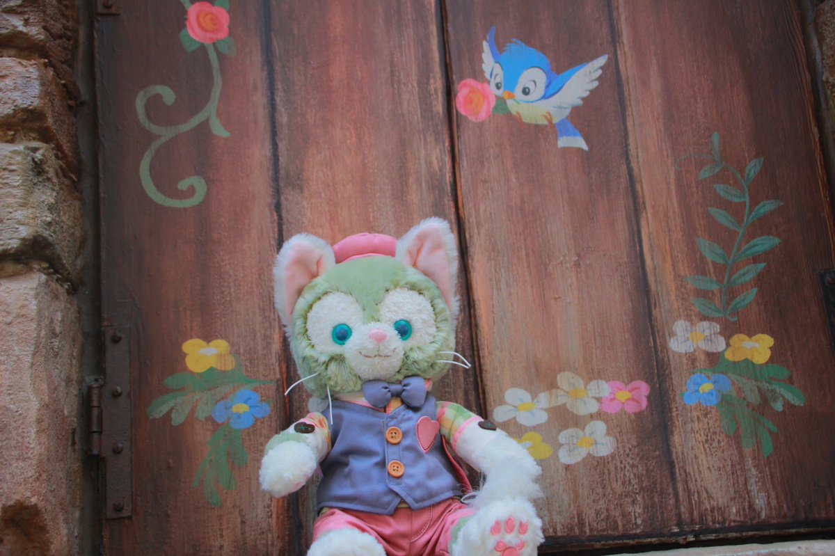 ameeee_w's tweet photo. 春こすちゅーむなかったんだけど甘熊ジェラちゃん色合いが春っぽかったから合ってよかった🥹ネクタイ曲がってるのもあるいみうちのこらしいかわいさという事で誤魔化しとく https://t.co/zqWpheG40C