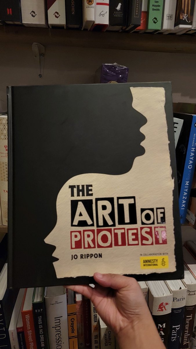 tiiinydenise's tweet image. Found interesting books &amp;amp; book covers today ❤️✨️

#bookfinds #graphicdesign