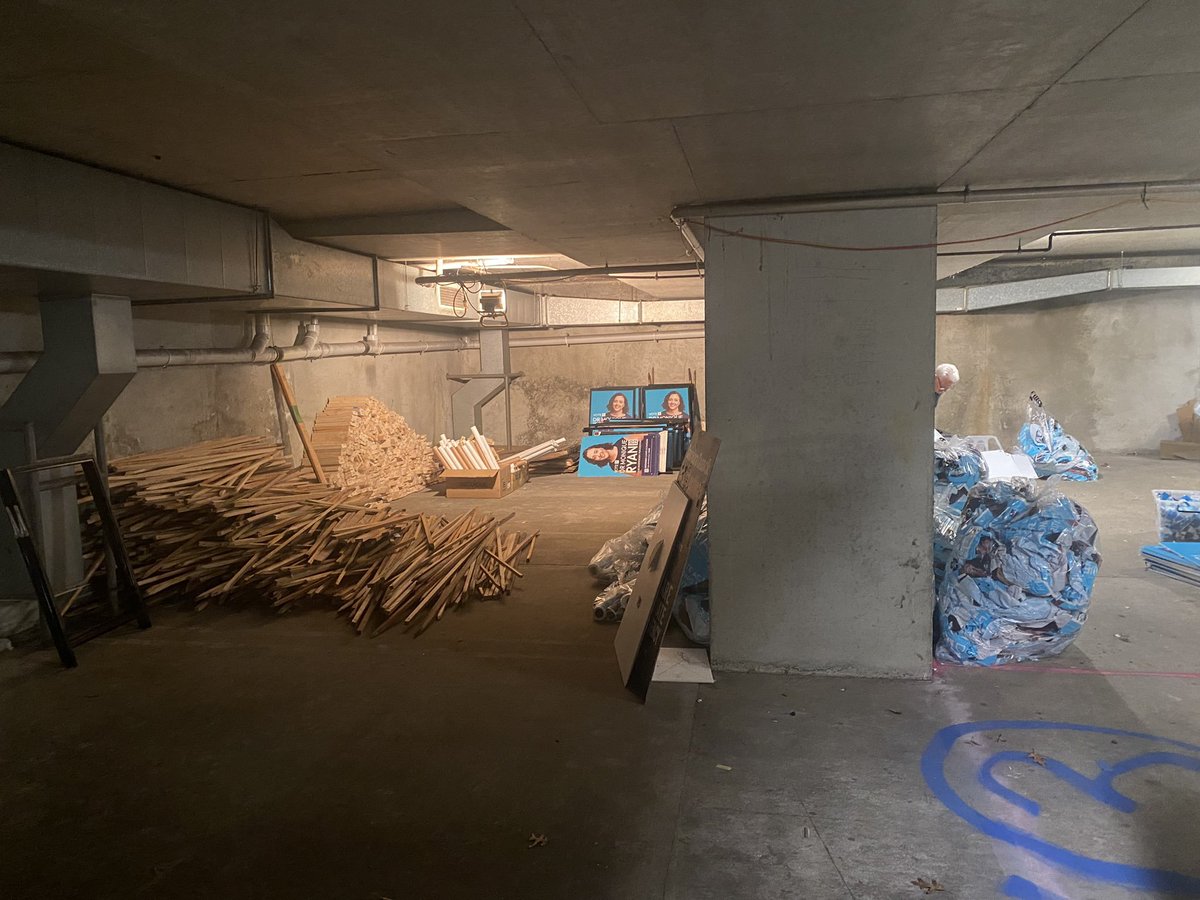 JonesHowDareYou's tweet image. What is happening with corflutes etc in Kooyong post election is symbolic of Ryan vs Frydenberg &amp;amp; latter's loss of his seat in Parliament.

Ryan's materials will be recycled; Frydenberg's trash is left on the street for someone else to worry about cleaning up.

Pathetic. #auspol