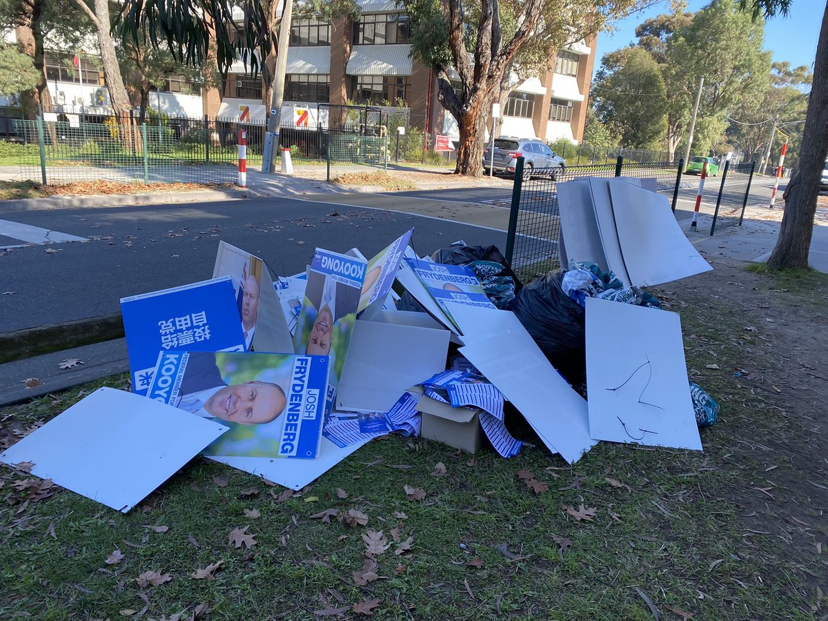 JonesHowDareYou's tweet image. What is happening with corflutes etc in Kooyong post election is symbolic of Ryan vs Frydenberg &amp;amp; latter's loss of his seat in Parliament.

Ryan's materials will be recycled; Frydenberg's trash is left on the street for someone else to worry about cleaning up.

Pathetic. #auspol