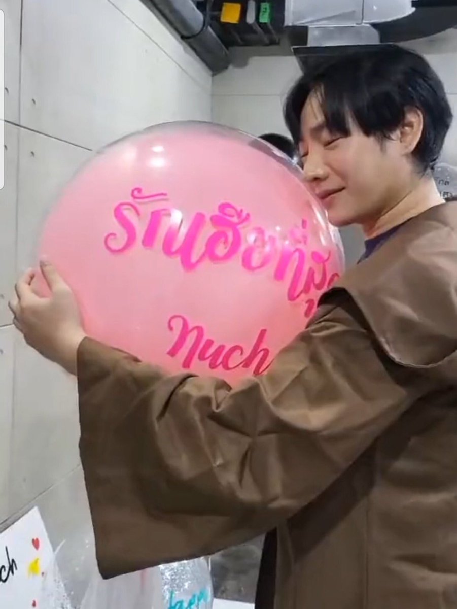 dimsimaus's tweet photo. รักนะ 😘😘 @peckpalit  702 LOVE PECK
#รักเฮียที่สุด
#มอร์นิ่ง702
#เป๊กผลิตโชค
#PeckPaLitChoke https://t.co/hIiUxw7cZ5