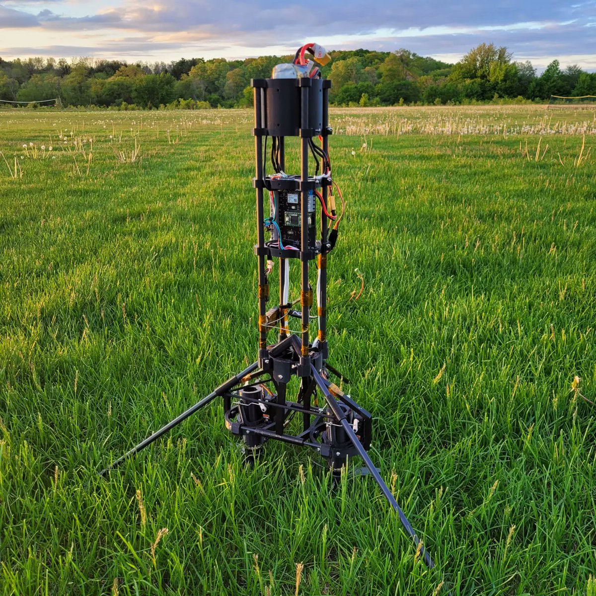 HyerRocket's tweet photo. Conk V4 is almost ready for its first hops!🚀🚀🚀 https://t.co/QdbG8gW7WL