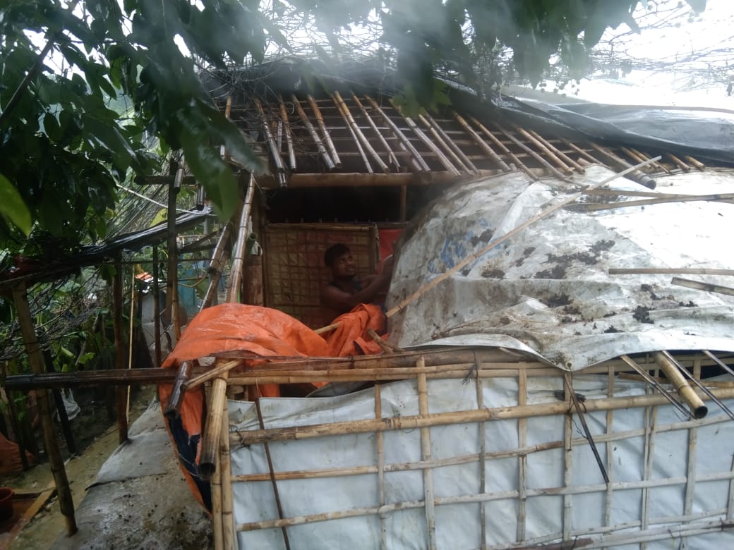 JFR_Rohingya's tweet photo. Please pray for Rohingya Refugees . After heavy raining in Bangladesh Refugee Camp-27  So many shelters, Mosjids, shops and schools were flooded.

#Location jadimura camp-27 Cox's Bazar district
#WaterLink https://t.co/DbYqSiER3Z