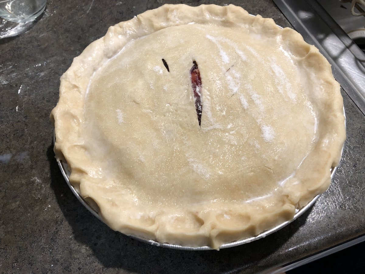 TyannRouw's tweet photo. Cherry pie 🍒 #nightbaking https://t.co/2PjMXLcUz9