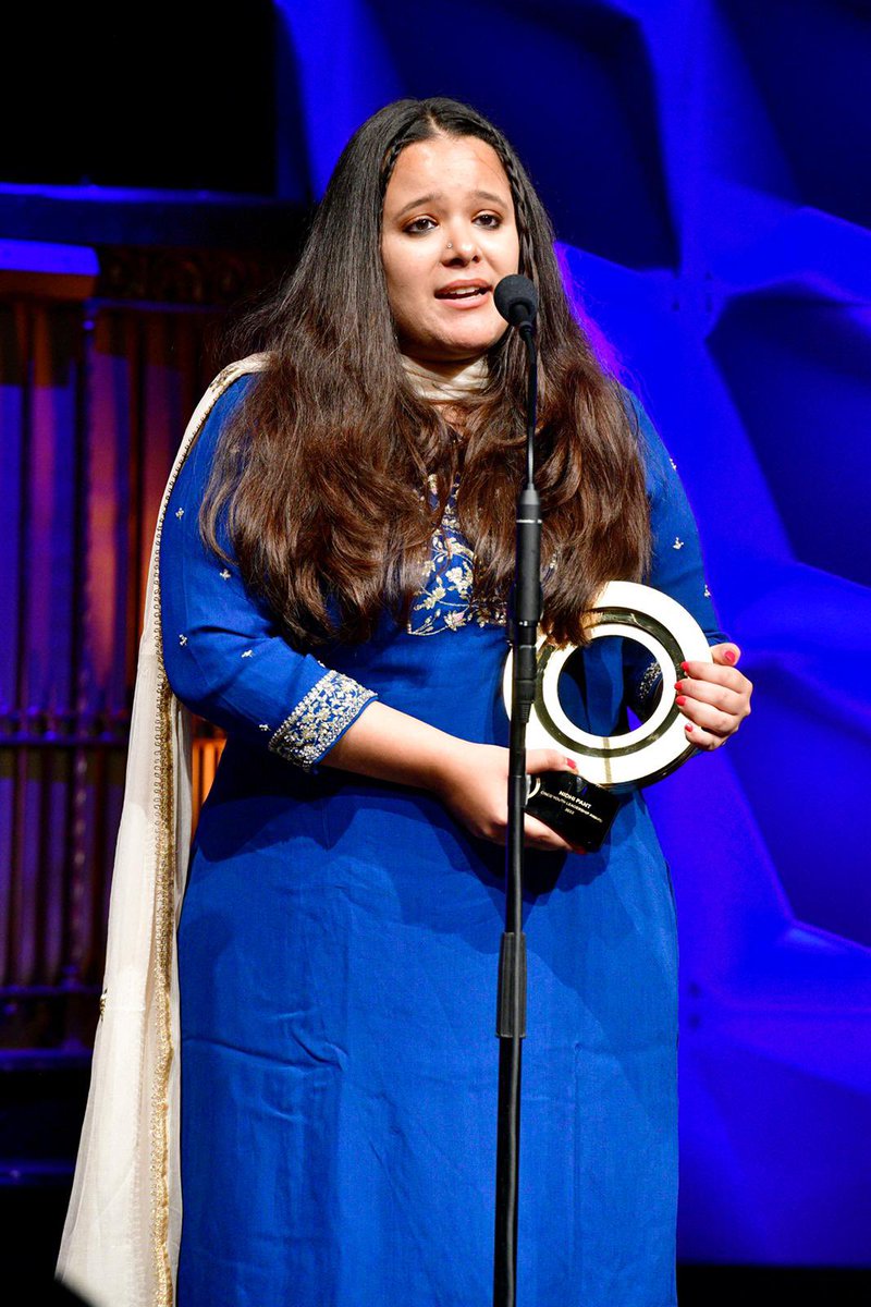 Hughcevans's tweet image. Nidhi Pant accepts the @Cisco Youth Leadership Award: “Small changes matter, they say…I am happy to accept this award for so many women farmers who are fighting eveyr day to change the lives of their families and their countries.” #GCPrize #GCNow #globalcitizennow