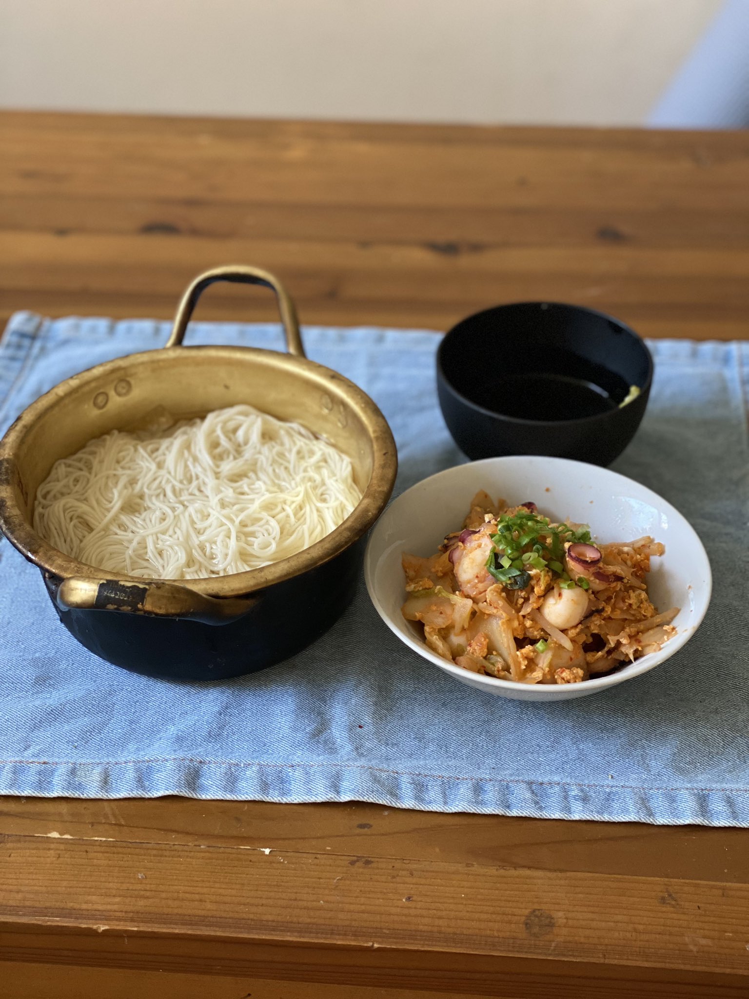 ゆったり感 江凸崎馬門 えとつざきばもん 28日目67 1kg そうめん1 5玉 つゆ タコキムチ炒め タコ枚 キムチ キャベツ 玉ねぎ もやし ネギ 卵1個 ちょうど4週目 糖質ダイエット 低脂質レシピ Kalinごはん 100日後腹バキアラフォー芸人