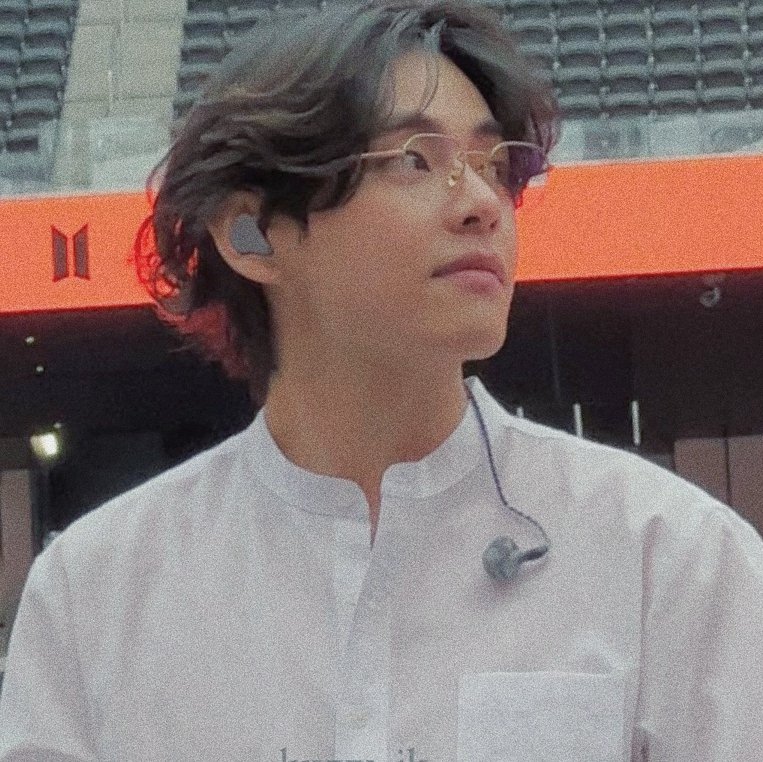 Tae_Boo7's tweet photo. #WeLoveYouTaehyung 
He deserves a lot of respect and Love 💗
No matter what happens we will Always trust him and love him.
We PURPLE YOU TAEHYUNG
#WELOVEYOUTAEHUNG 

Like and retweet this When u see this coz we need to protect our Baby 🐻 https://t.co/NzP9zMi4is