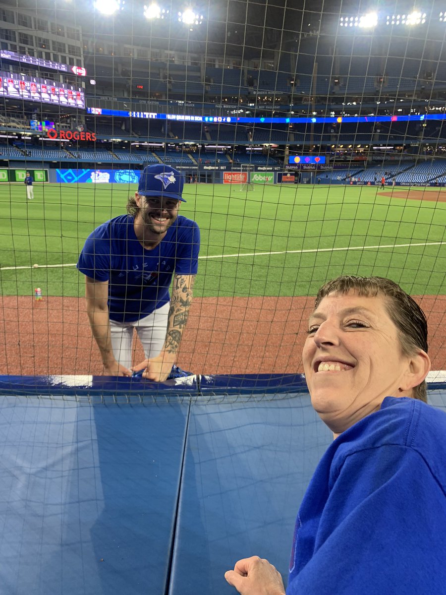 #adamcimber Thank you Adam for making my wife’s day. She is a huge Blue Jays fan and loves the Submarine.