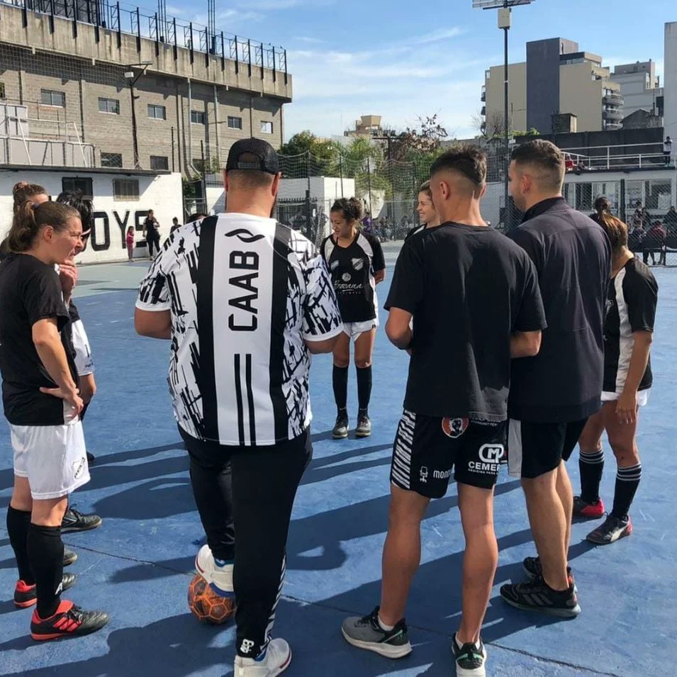 AllBoysBafi's tweet photo. Fecha 9Vs Biblioteca Artigas, 

Tercera perdió 5 a 0
Reserva perdió 3 a 0
Primera empató 1 a 1, gol de Natalia Armando.

Vamos las chicas 🤍🖤🤍
@bafi_futsal https://t.co/JwxrAiyuKr