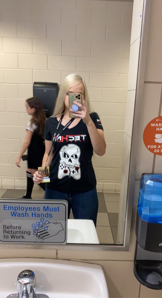 itsbarble's tweet photo. Day 4 of @MegaConOrlando was amazing! I had so much fun this weekend. I hope to see you all there next year ☺️ https://t.co/w4UaRHKGkC