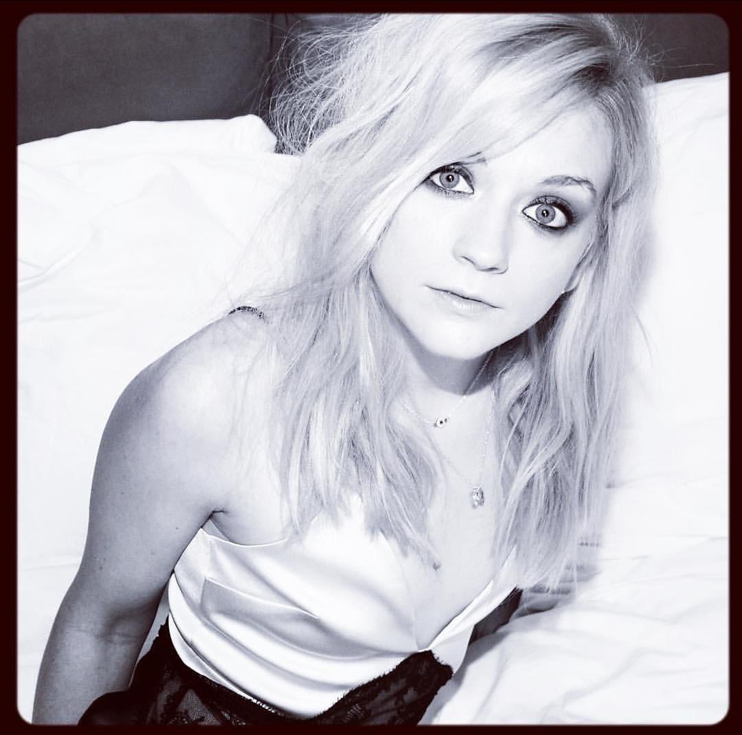 EmKSources's tweet photo. Outtakes of Emily Kinney Photographed by Tina Turnbow in 2017. https://t.co/2o2PfhbdrE