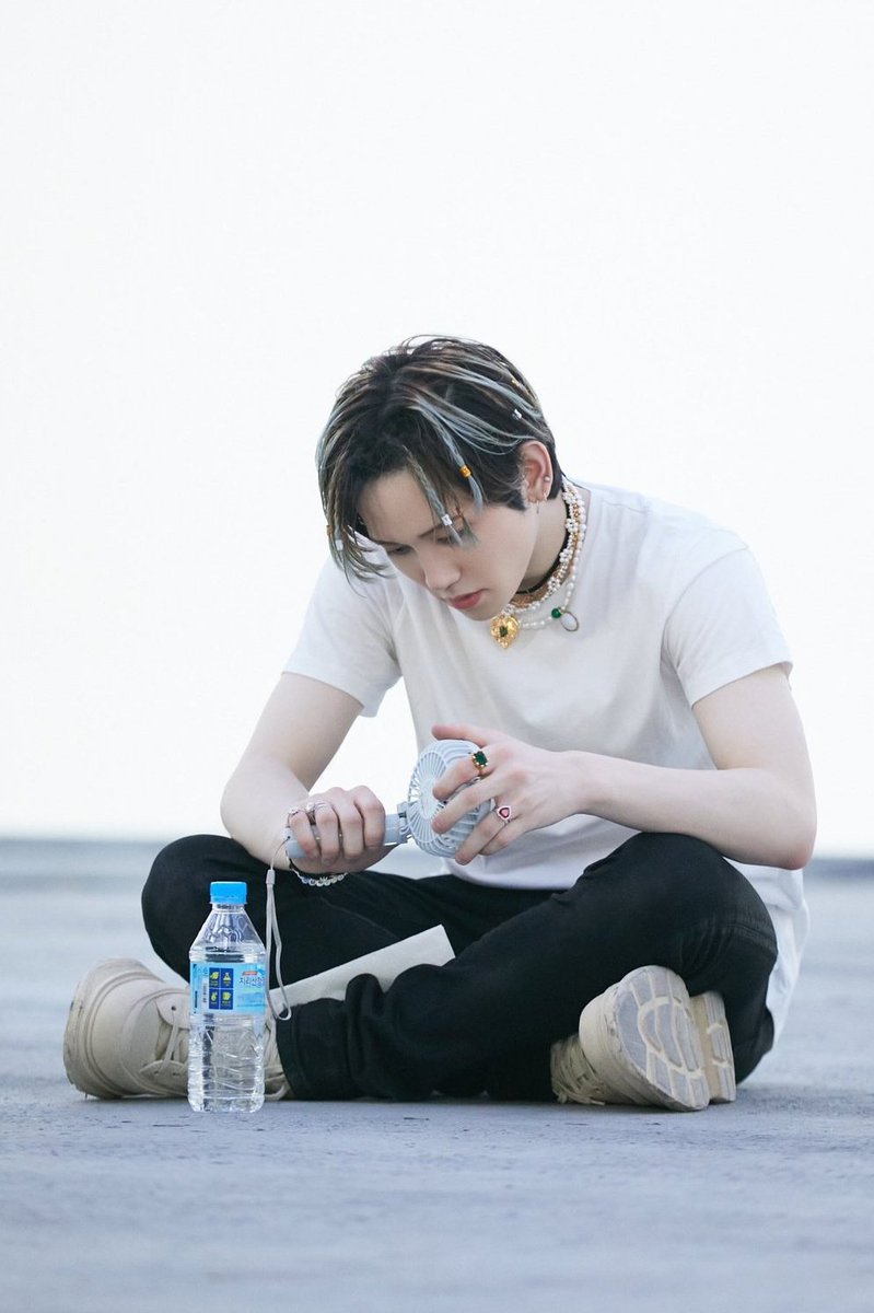 mshtime's tweet photo. his cute braids and chokers #MASHIHO https://t.co/fSYkkVOL0a