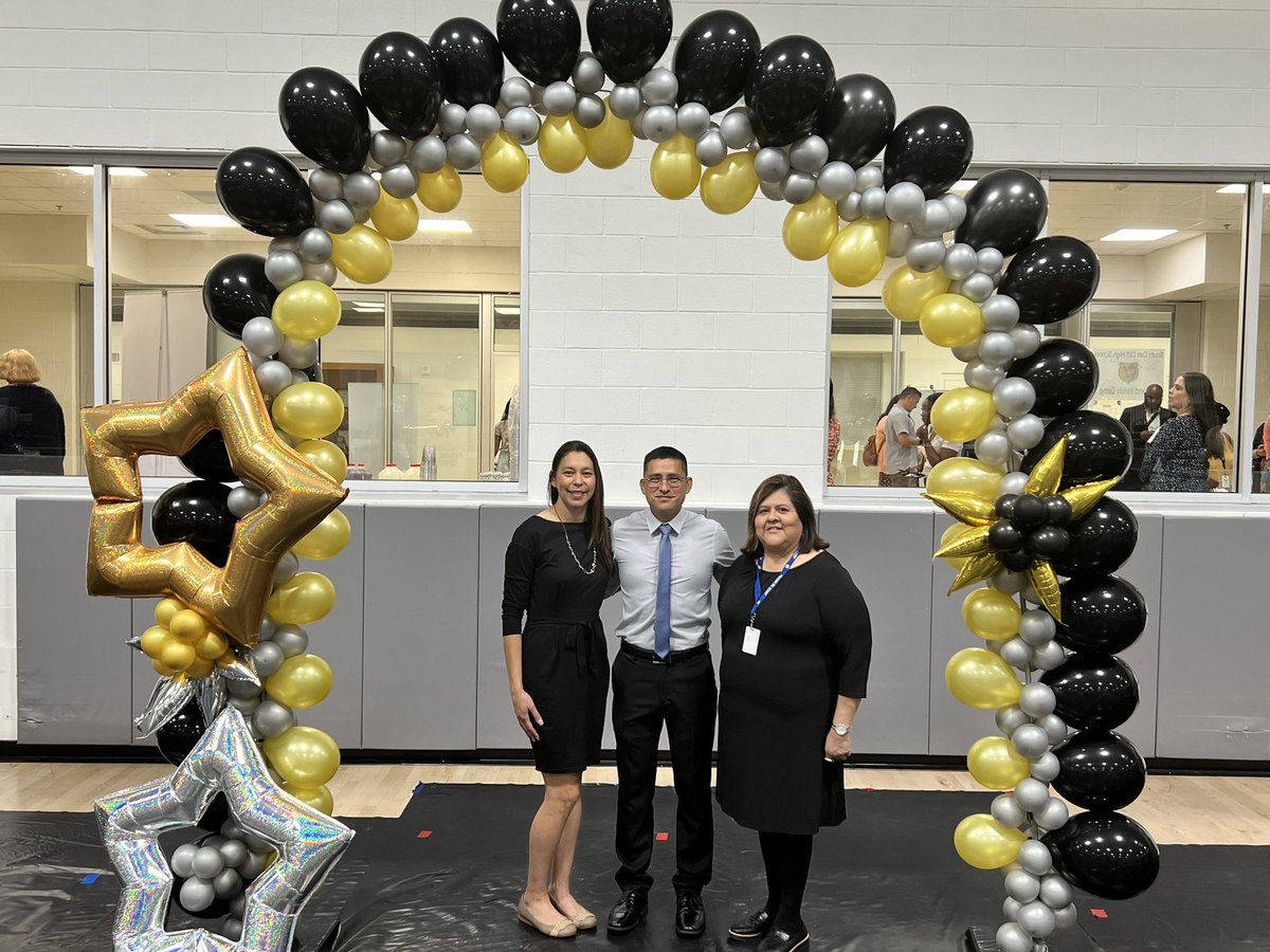ACEDallasISD's tweet photo. Congratulations! Thank you for your dedication to students. https://t.co/a9XuZ2efvZ