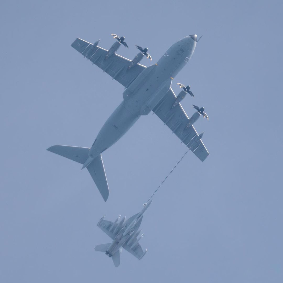 thenewarea51's tweet image. NATO Air Refueling Ops over Poland 😎 Asking for a friend: Did the designers at Lockheed know that the wings of a F-35 would constantly spew wingtip vortices? #VapeFest (📷 IG _cwiklinski)