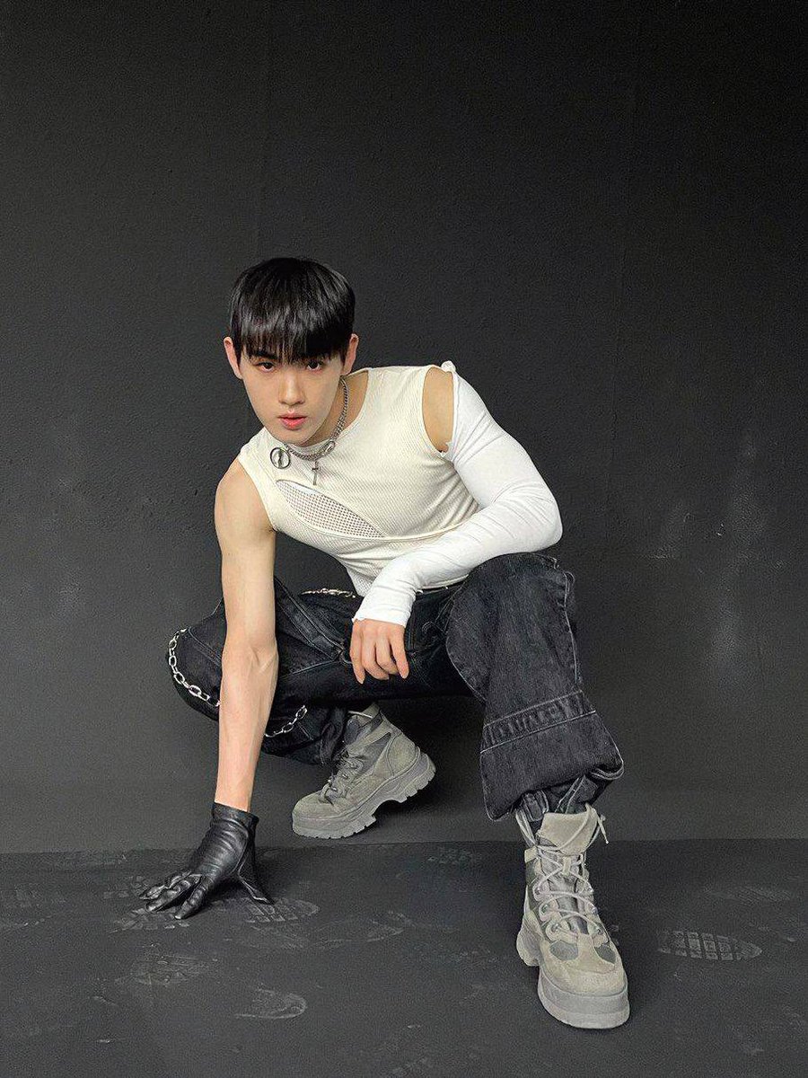 PlaySUPERKIND's tweet photo. 안녕하세요!! 건입니다!!!
그동안 잘 지냈어요??
저는 연습도 하고, 운동도 하면서 행복하게 데뷔 준비를 하고 있어요!! 
앞으로 우리 자주 소통해요!!

Let's make this a fair fight!

#GEON #건
#SUPERKIND #슈퍼카인드 https://t.co/NPR4vZ5thr