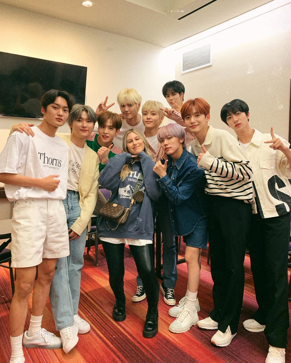 magenta_mogu's tweet photo. [Instagram] samantha_alaimo 
from 2 years of endless zooms to finally meeting IRL 🥹 hope your first time in the U.S. together was everything you wanted it to be &amp; more  

🖇️https://t.co/LkhPnK7IDg

#정모 #구정모 #크래비티 https://t.co/vZykzEPcyb