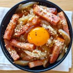 これぞ背徳感。お手軽「悪魔の和風めんつゆチーズベーコン丼」。