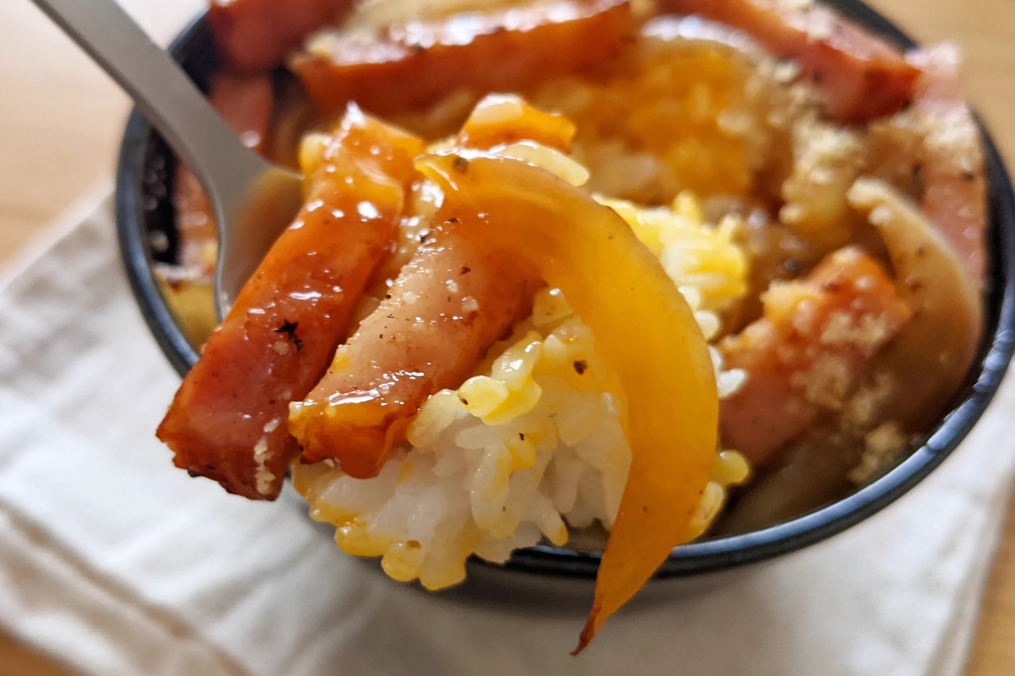 これぞ背徳感。お手軽「悪魔の和風めんつゆチーズベーコン丼」。