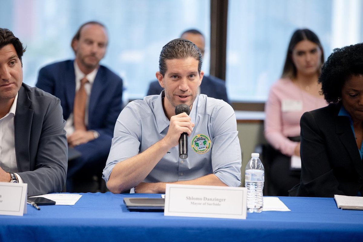 ShlomoDanzinger's tweet photo. Being the new guy in a room with 30 mayors from around @miamidadecounty is not so intimating when your surrounded by great people! @gabegroisman #townofsurfside #surfsideflorida #surfsidefl #surfside #surfsidemayor #shlomodanzinger https://t.co/F9YAHCnyCn