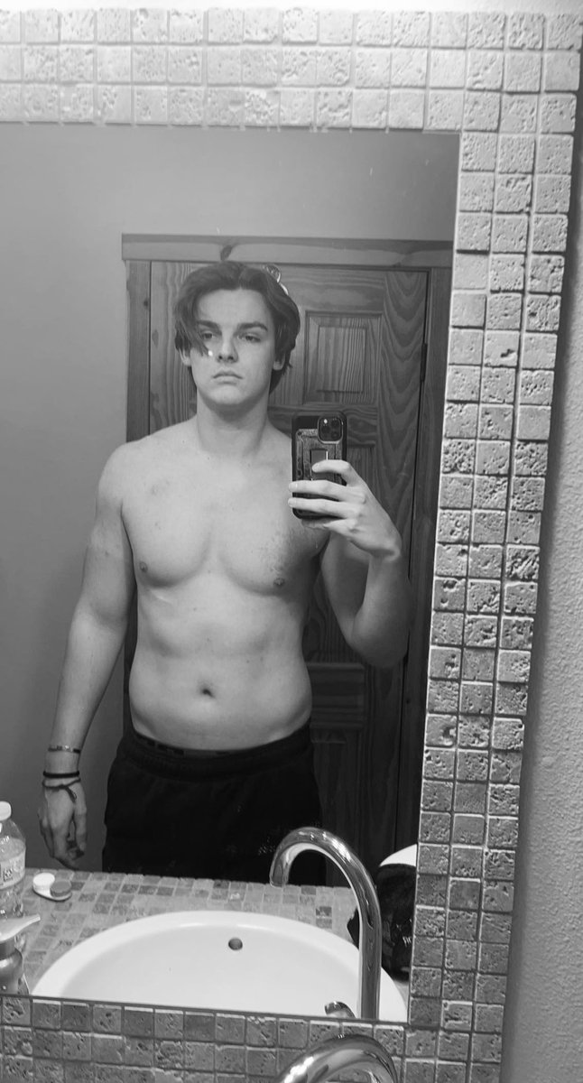 tylerbrownmedia's tweet photo. A lot can change in 5 months…
January 1st:            Now: https://t.co/M6u5PjmJuj