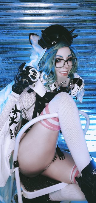 Happy Thigh High Thursday my fellow Anime 🗑️ https://t.co/0U9elf0723<a href="/tag/gokuday"class="tags"><span>#gokuday</span></a><a href="/tag/%E6%82%9F%E7%A9%BA%E3%81%AE%E6%97%A5"class="tags"><span>#悟空の日</span></a>