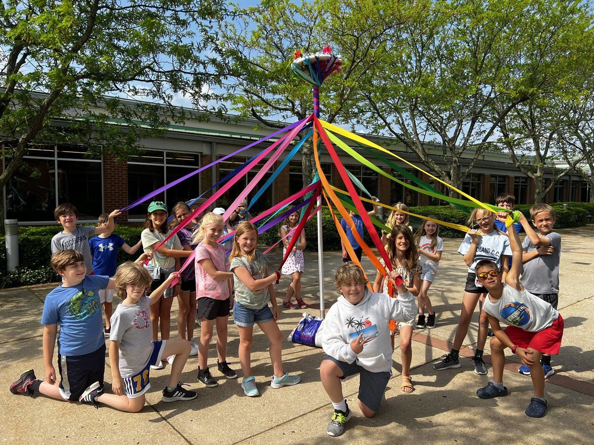 musicCTE's tweet photo. @CTE_snoopy and her fabulous 3rd graders loved dancing around the May Pole! https://t.co/m3gubutWit