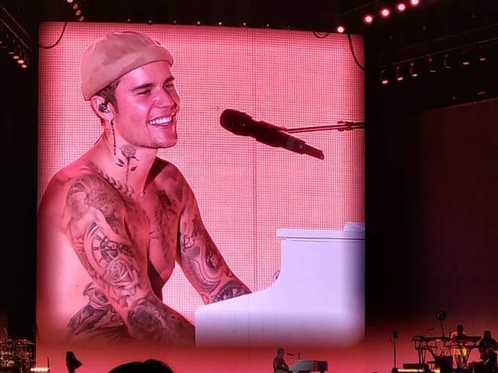 biebtanworld's tweet photo. You see how Justin looks at the crowd when he knows it's just HIM &amp; HIS BELIEBERS 🥺 https://t.co/Yu1CMMb0xM