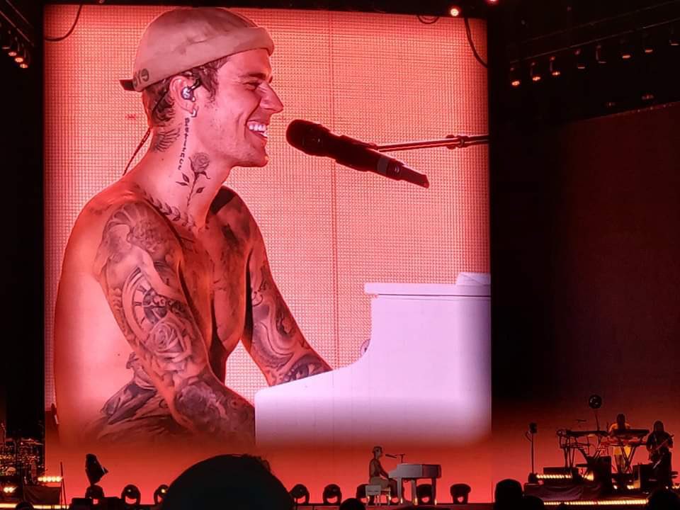 biebtanworld's tweet photo. You see how Justin looks at the crowd when he knows it's just HIM &amp; HIS BELIEBERS 🥺 https://t.co/Yu1CMMb0xM