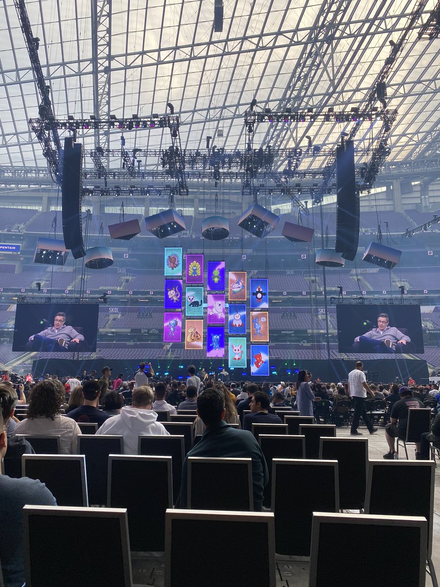 chipwar_'s tweet image. trip to minneapolis was a crack in time,  a breath of fresh air for insightful learnings &amp;amp; talks from a great group of people. thank you @veecon @garyvee