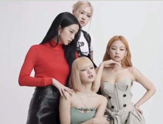 Yule1710's tweet photo. El mejor grupo de chicas esta de regreso, como las amo♡

BLACKPINK IS COMING #BLACKPINKxRollingStone 
#지수 #블랙핑크지수 
@BLACKPINK https://t.co/nFPkJIWPT5