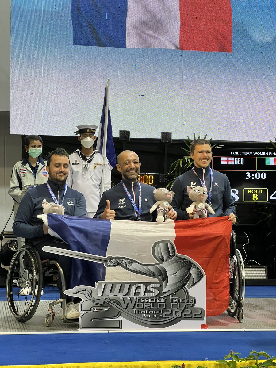 ElassineMoez's tweet photo. 2ème étape de Coupe du Monde d’#Escrime #Paralympique 🤺 à Chonburi 🇹🇭
Médaille d’argent par équipe au Sabre 🥈 avec mes 2 coéquipiers de choc  Ludovic Lemoine et @maximevalet31 
Le travail d’équipe et l’esprit d’équipe paient toujours. On savoure, mais on ne lâche rien #Fencing https://t.co/0seWSvzZK4