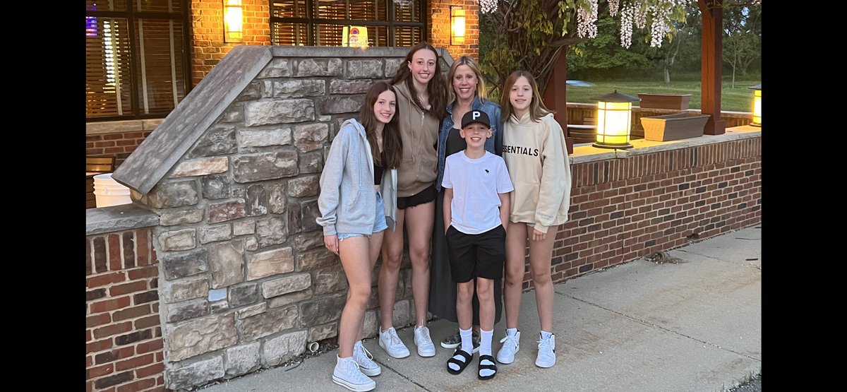 bohl_greg's tweet photo. Belated Mother’s Day dinner for the one that keeps it all organized and keeps us all in line. Love you. @JulieVB04 https://t.co/5qB5KnLgu1