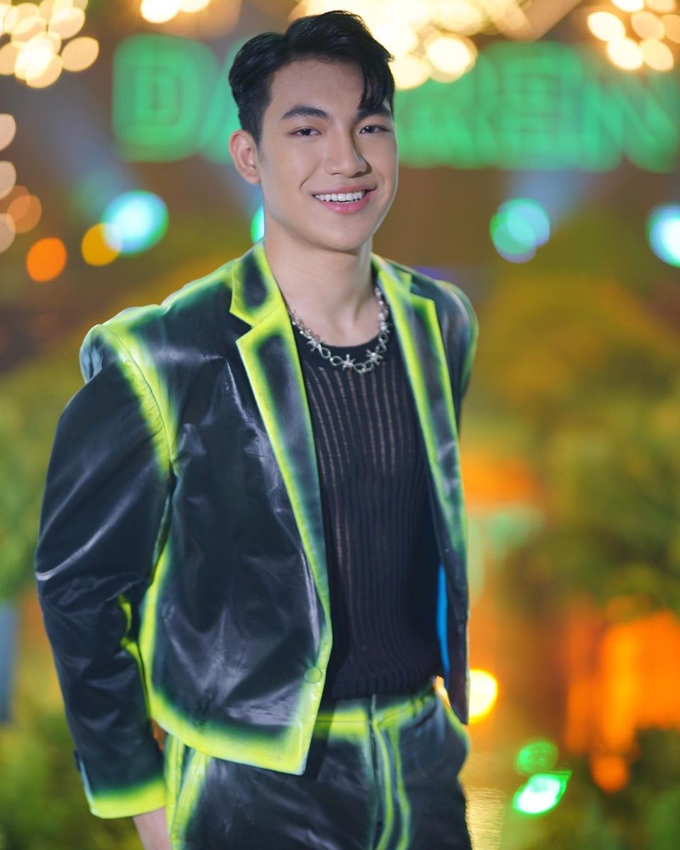 D_marianne23's tweet photo. Happy happy Birthday D!! We love you forever! #ASAPidol
#DarrenAt21
#DarrenEspanto @Espanto2001 https://t.co/nvAfRGQFr3