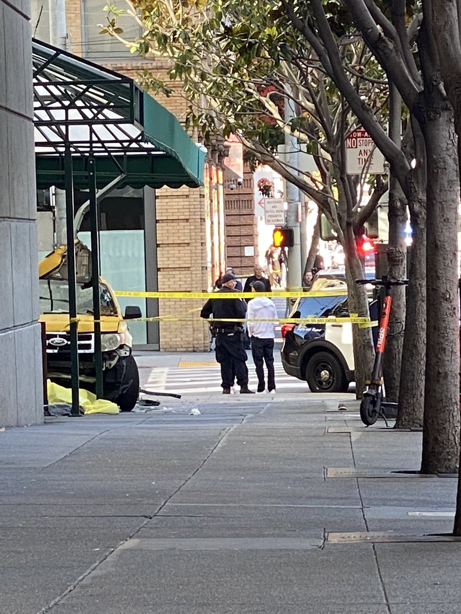 NorCal_Stringer's tweet image. 2 female pedestrians killed at 3rd&amp;amp; Mission in #SanFrancisco today around 4:30. Witnesses said Mercedes driver swerved into a taxi, which the taxi swerved onto the sidewalk outside a restaurant. One other male pedestrian and taxi driver taken to the hospital.