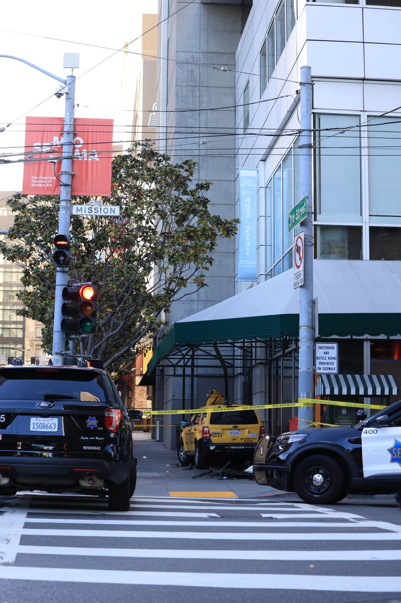NorCal_Stringer's tweet image. 2 female pedestrians killed at 3rd&amp;amp; Mission in #SanFrancisco today around 4:30. Witnesses said Mercedes driver swerved into a taxi, which the taxi swerved onto the sidewalk outside a restaurant. One other male pedestrian and taxi driver taken to the hospital.