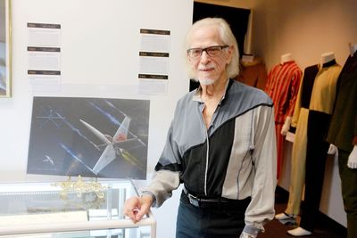 livedoornews's tweet photo. 【訃報】『スター・ウォーズ』デス・スターなどをデザインしたコリン・キャントウェルさん死去
https://t.co/awU7rAQQPJ

X-ウィング、TIEファイター、スター・デストロイヤー、デス・スターといった現在も愛される機体のコンセプトアートを手がけ、そのデザインを基に自ら模型も製作した。 https://t.co/AHxP654eU2