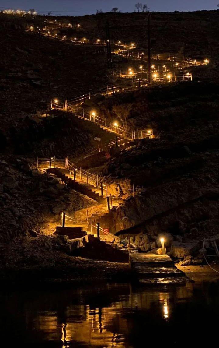Adelalkumzari's tweet photo. مشروع #السلم_الجبلي في منطقة خورشم السياحية بمحافظة #مسندم يشارف على الإنتهاء وبأنتظر الأفتتاح الرسمي 

#مشاريع_مسندم https://t.co/jlX4QPfKpr