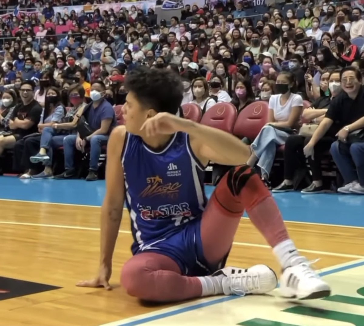 xjdln's tweet photo. no literally look at how pissed ronnie was because of the no call 

but the way his mood changes right when loisa came 🥺 my heart omg. 

@iamAndalioLoisa @iamr2alonte https://t.co/fidd3DnMKr