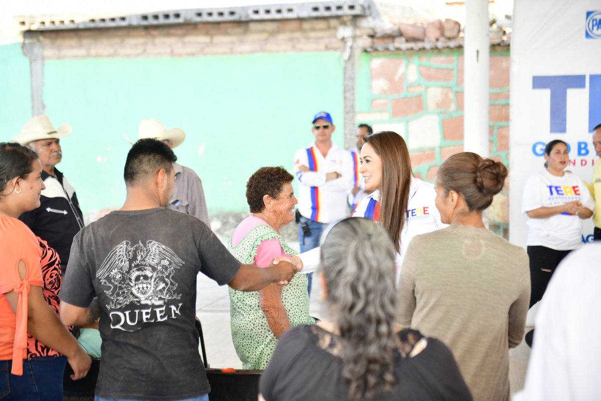 TereJimenezE's tweet photo. En la comunidad Clavellinas, en Asientos, ya se sumaron a nuestra campaña y saben qué somos la mejor opción para seguir trabajando en equipo por este municipio. ¡Gracias por recibirnos! 

#TereJiménez 
#LoQueTantoQueremos https://t.co/QAGlo3Zyyy