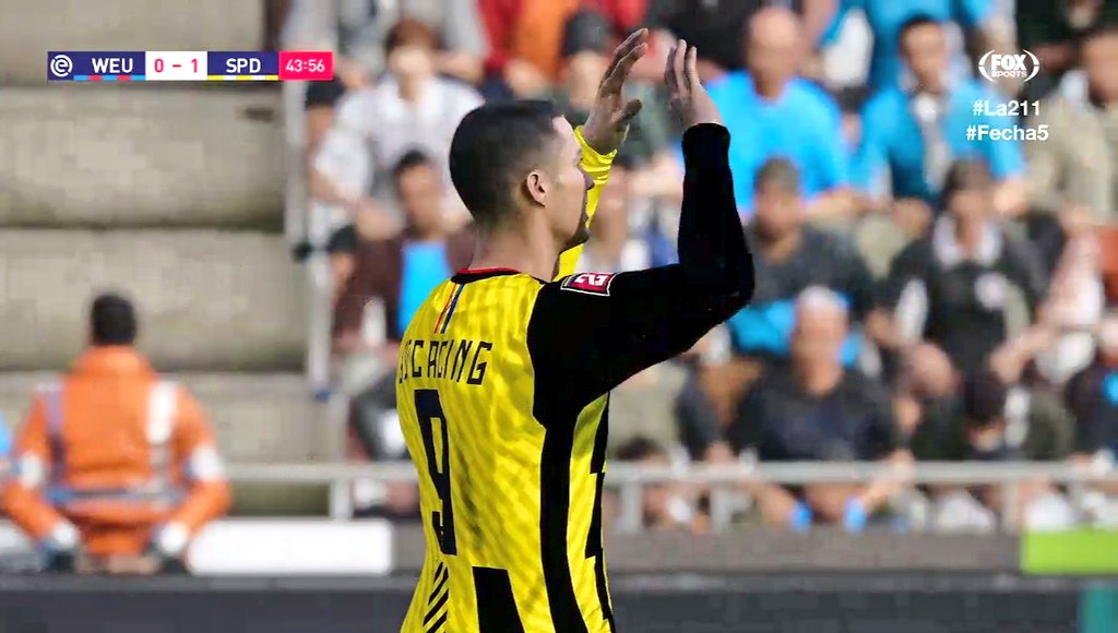 Hasbullakd's tweet photo. +3 💛❤️ #Con10 https://t.co/XyKQzcr5Ed