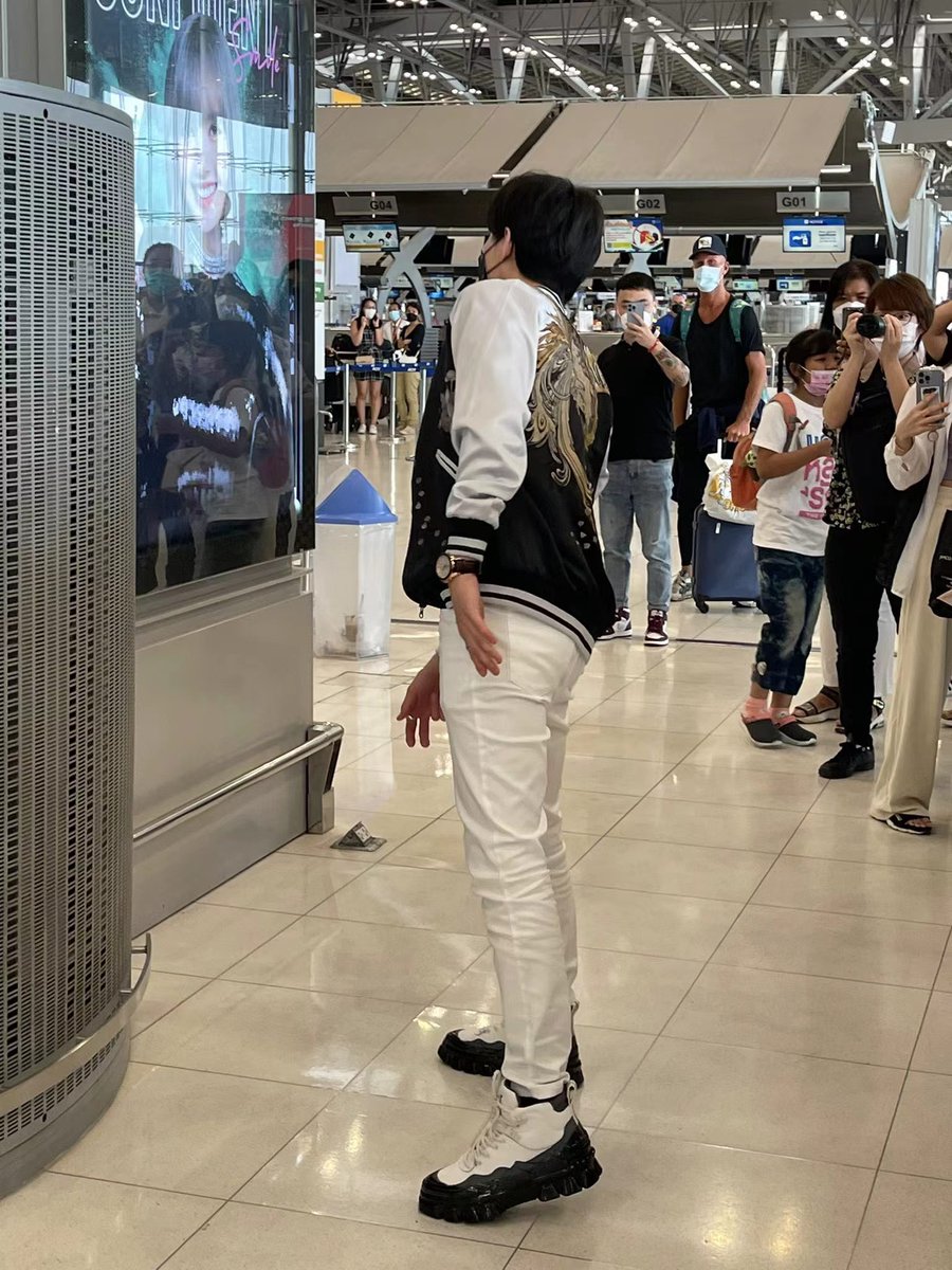 sonia_ppe's tweet photo. We Can't believe baby is wearing our shoes when he goes SWISS.
Nong Saint @Saint_sup ，Please take care of yourself ，Have a safe trip.
Trigon mom love you.
Thanks everone  for joining me in sending N‘Saint the gifts.
#PerthSaintSation
 #Saint_sup
 #ส่งคุณชายเซ้นต์ไปสวิต https://t.co/FpSdRmC281