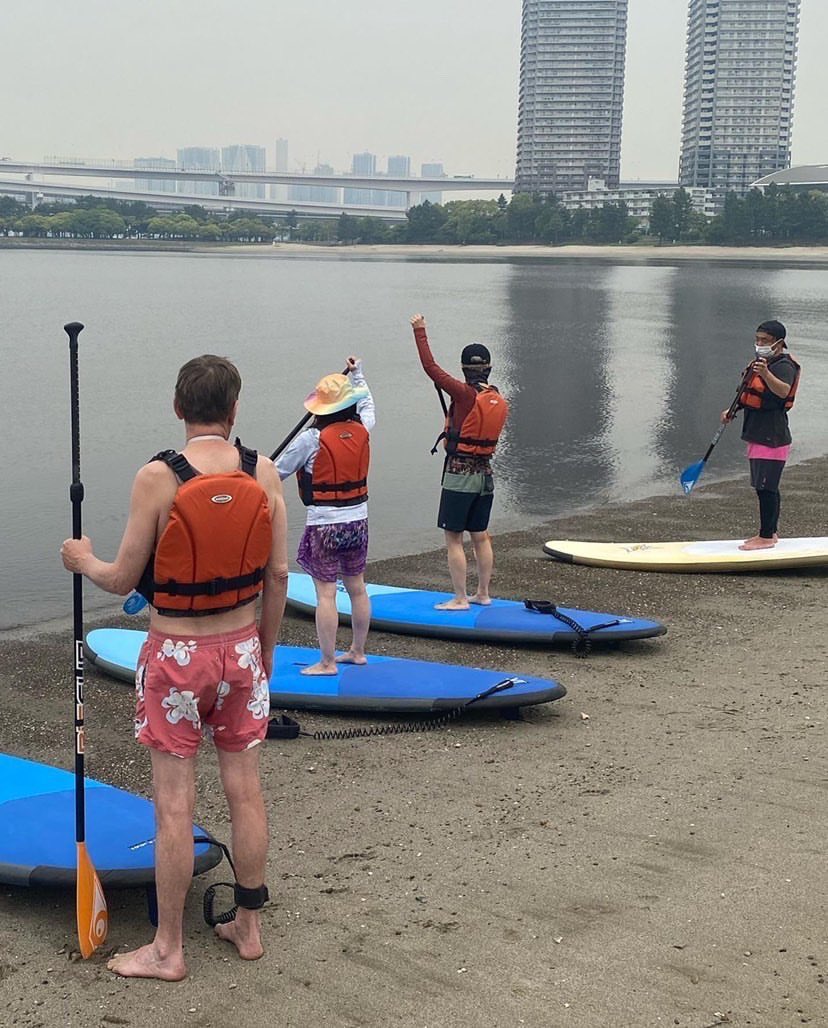 kikuhime8848's tweet photo. 初sup(スタンドアップパドル)体験。お台場で。#エフカイビーチ #sup #スタンドアップパドル #お台場海浜公園 #surfing #surflegend https://t.co/ntcUfBsDf4 https://t.co/HR7dvRJa9s