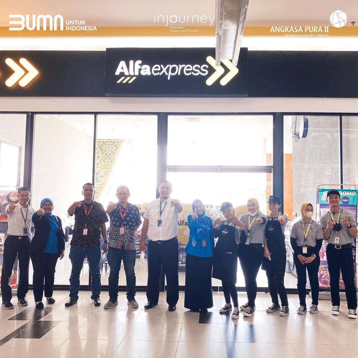 SSK2_PKU's tweet photo. “Grand Opening Alfa Express”

Telah dibuka outlet Alfa Express di Selasar lantai 1 Bandara Sultan Syarif Kasim II Pekanbaru. #AP2FriendsPku tau ga outlet Alfa Express di bandara ada berapa? Jawab di kolom komentar ya 😁👇🏻 https://t.co/lyufyzBTUf