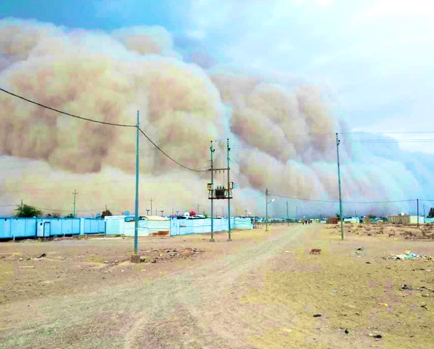 jnbeuze's tweet photo. Impressive pic from @RESCUEorg of a sandstorm on a camp for displaced in Anbar.

Imagine the impact on people living under tents in informal settlements in arid areas.

Drought &amp; water scarcity are increasingly leading to internal displacements in Iraq.

#ClimateActionNow https://t.co/XvxO73zhst