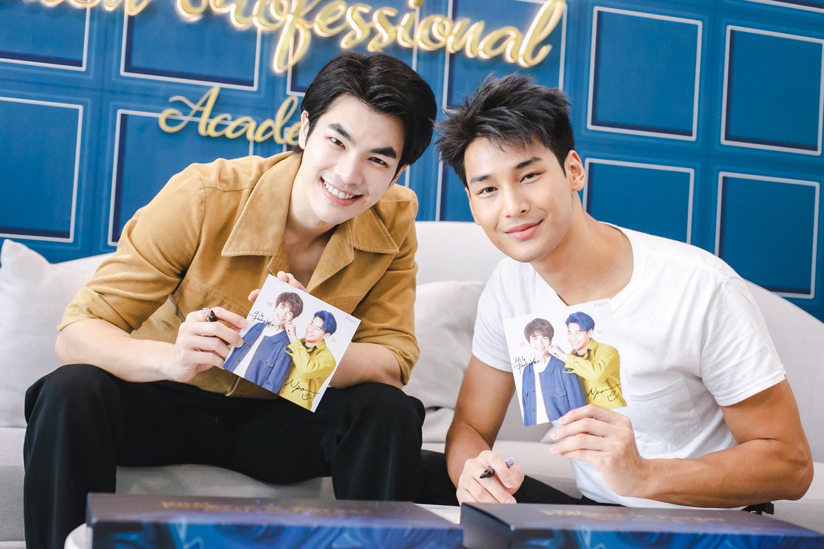 KreedaJ's tweet photo. เอารูปอาโปกับมายมาฝากค้าบ 💙 #KinnPorcheTheseries #KinnPorsche #มายอาโป #MileApo https://t.co/R9I4Sfzbsb