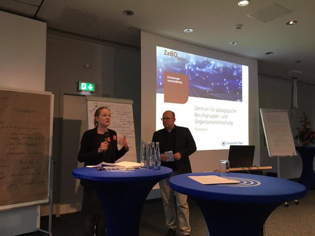 juliaschuetz_hh's tweet image. 23. Mai 2019 - heute vor drei Jahren haben wir das #ZeBO - Das Zentrum für pädagogische Berufsgruppen- und Organisationsforschung @fernunihagen gegründet🍾 In dieser Woche kommen wir zur #Springschool2022 @zebohagen wieder zusammen! Hach…❤️✌🏻