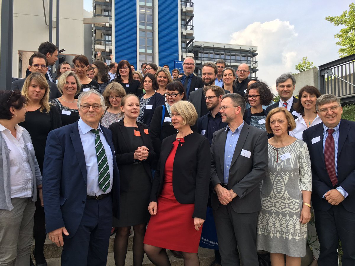 juliaschuetz_hh's tweet image. 23. Mai 2019 - heute vor drei Jahren haben wir das #ZeBO - Das Zentrum für pädagogische Berufsgruppen- und Organisationsforschung @fernunihagen gegründet🍾 In dieser Woche kommen wir zur #Springschool2022 @zebohagen wieder zusammen! Hach…❤️✌🏻