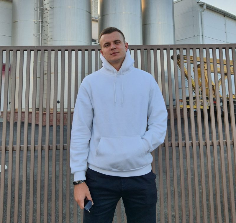 erniebarbarash's tweet photo. DAY 83 of 1,203 of my photo per day commitment to Belarus political prisoners: KONSTANTIN SVIDUNOVICH, a TV host from Brest, who was sentenced to 18 months in an “open” penal facility for participating in… a dancing/singing protest. #StandWithBelarus #DancingIsNotACrime https://t.co/3lhZDCnJ4o