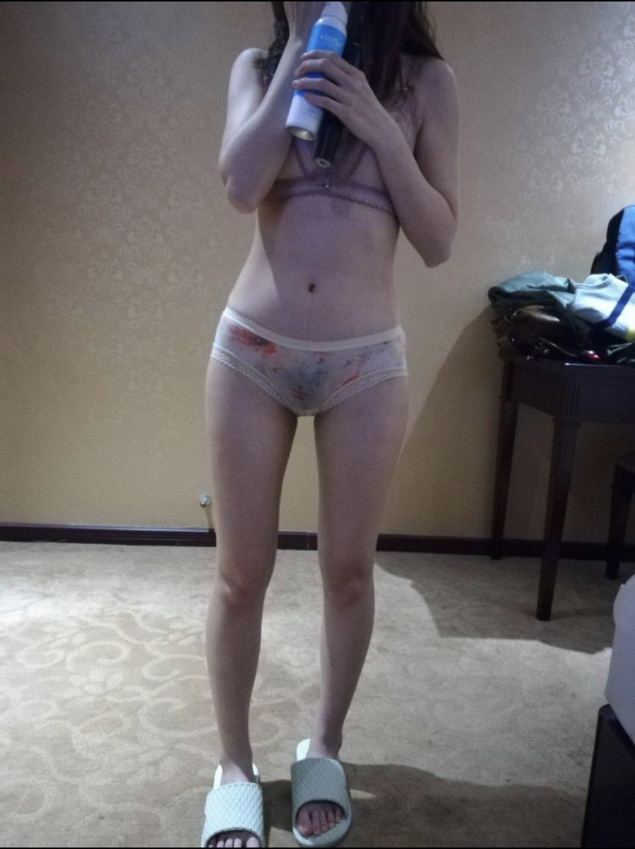 Linhsex2k3's tweet photo. Ai trả quần áo em đi https://t.co/WLBtV9tYzm