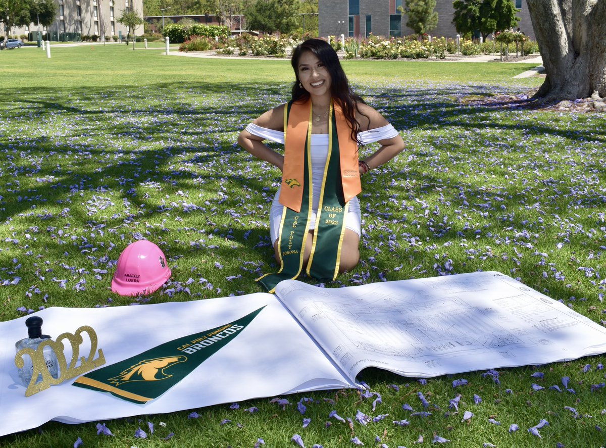 aracelylloera's tweet photo. She’s a whole ass engineer 🥹🧑🏽‍🎓👷🏽‍♂️ https://t.co/WLnXbsLu47